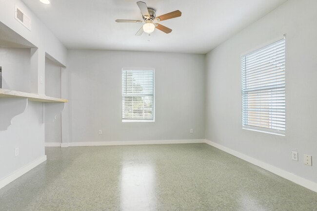 Photo - 3345 Reeves St