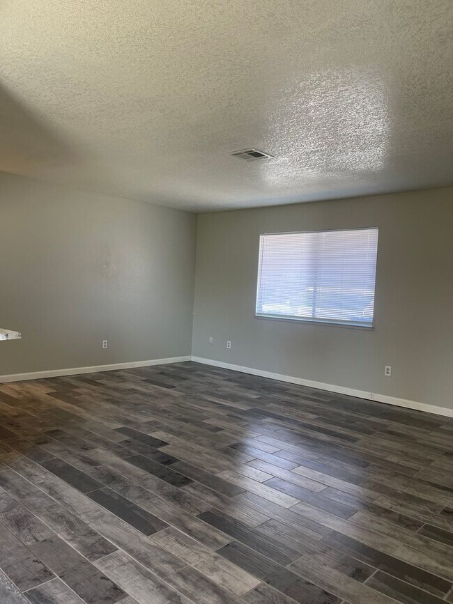 Photo - 2556 Sabre Ct Unit B
