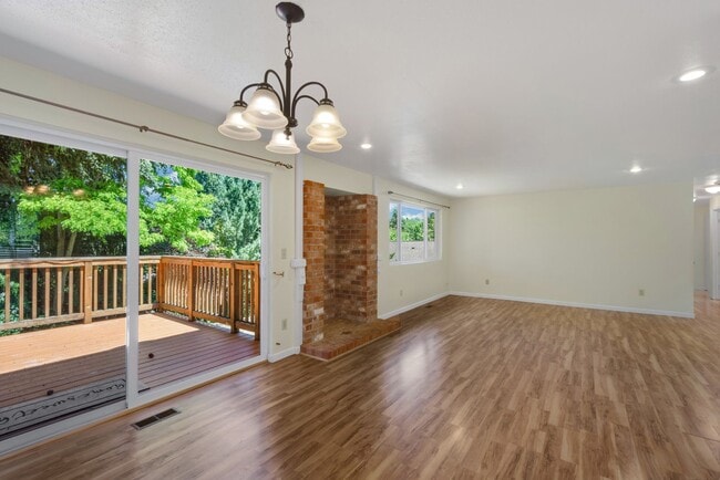 Photo - 4bd/2.5ba Kirkland Home