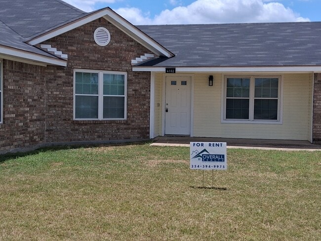 Building Photo - 4102 Carolyn Dr