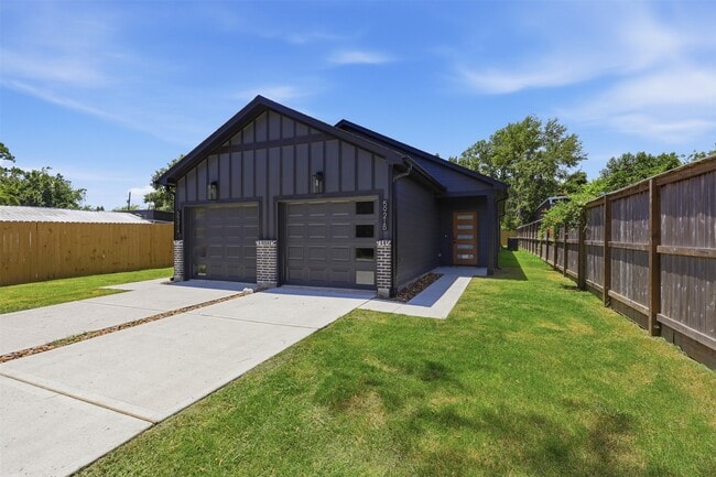 Building Photo - 5921 Mountwood St