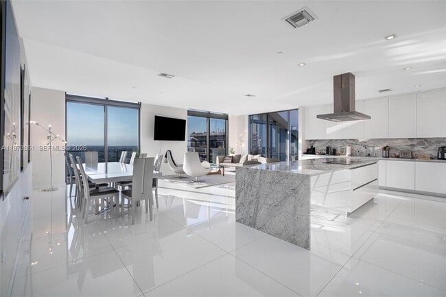 Photo - 88 SW 7th St Unidad 4203