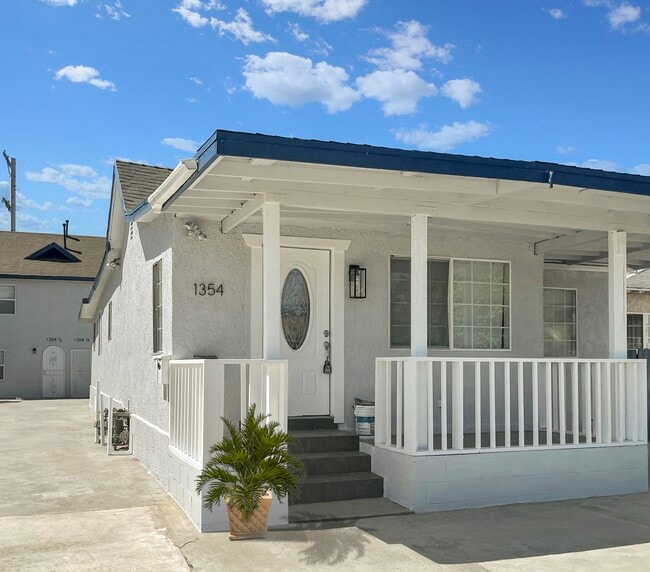 Photo - 1354 W 36th Pl