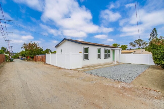 Building Photo - San Diego La Mesa Brand New 3 bed /2 bath ...