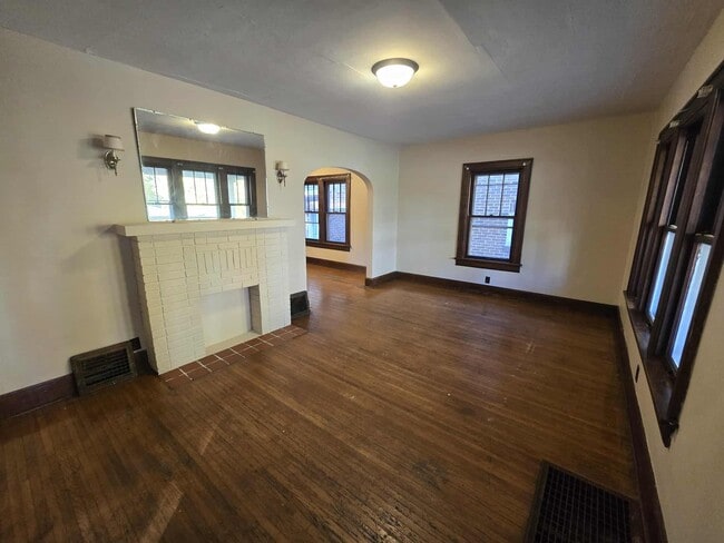 Photo - 275 Helen Ave