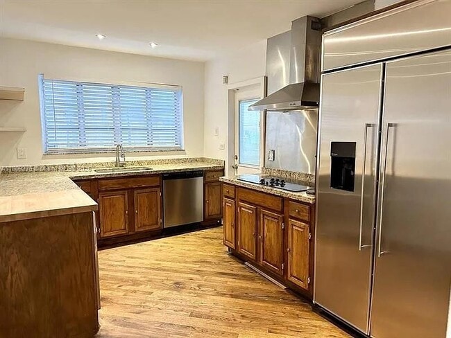 Photo - 400 NE 86th St