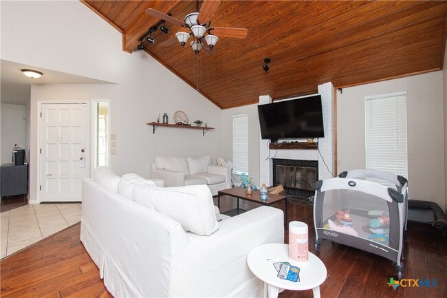 Photo - 821 Cedar Ridge Dr