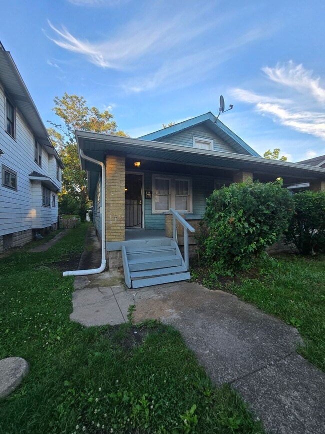 Building Photo - Spacious 2-Bedroom Home Near Sherman Drive & Downtown Indianapolis