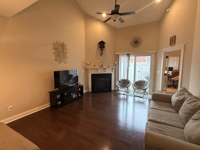 Photo - 1808 Fox Den Way