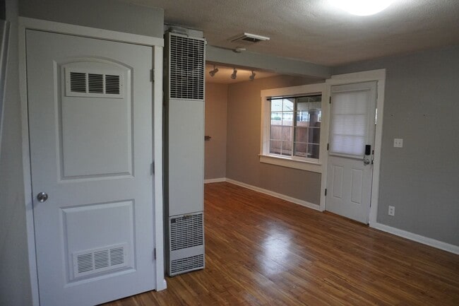 Photo - 3708 E 13th St