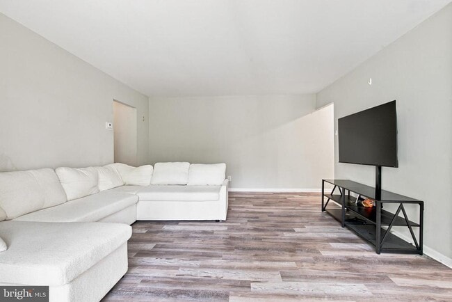 Photo - 3814 Lyndhurst Dr Unit 203
