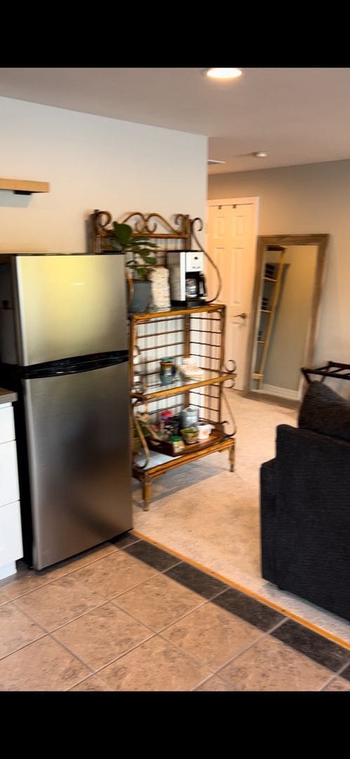 Photo - Studio Apartment , Fully Furnished  , Lake Access, No Washer and Dryer . Four Floors Down walk wa...