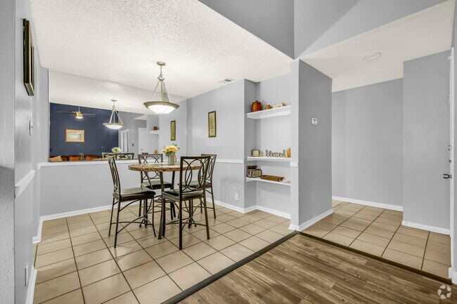 2BR, 2BA - 1100SF - Santa Fe Condo Apartments