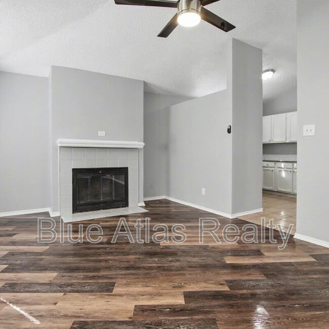 Photo - 1009 W Hills Terrace