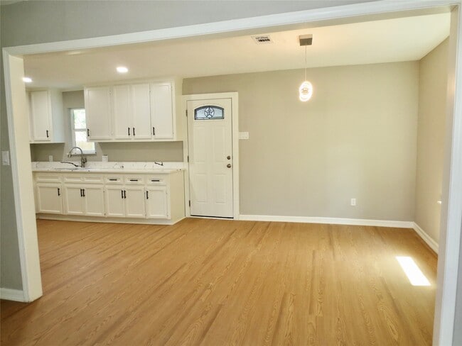 Photo - 2722 Parker Rd