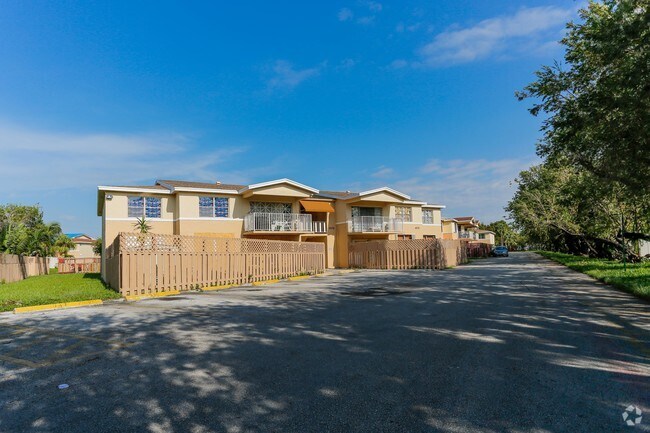 Photo - Doral Gardens