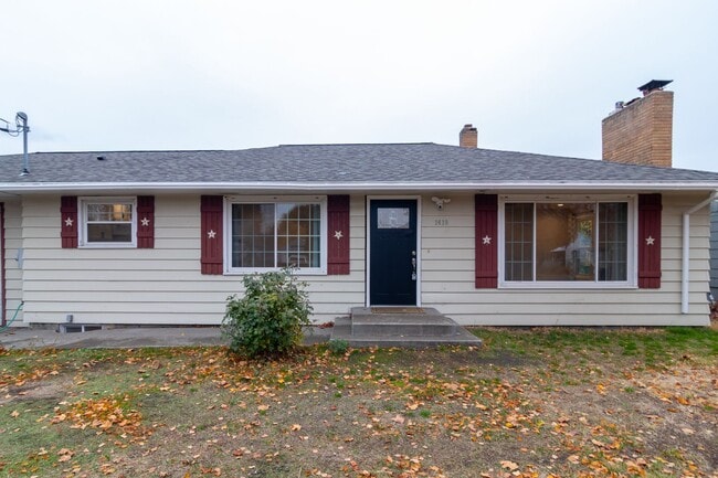 Building Photo - 5 Bed 2 Bath Home Available in Spokane Val...