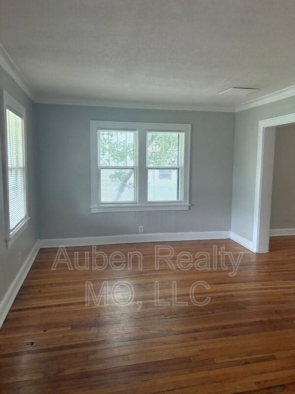 Photo - 5428 Harrison St