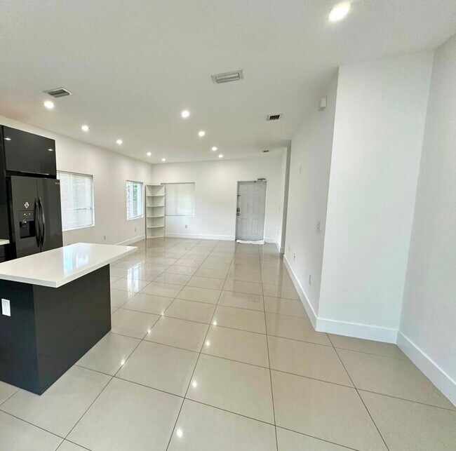 Photo - 14890 NE 10th Ave