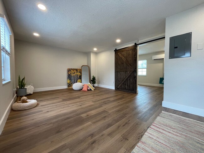 Photo - The Juliette