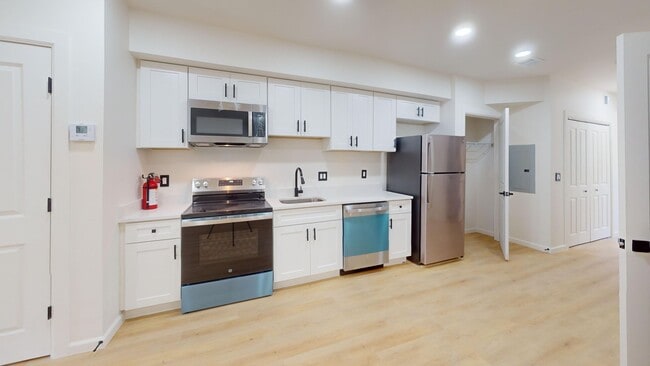 Building Photo - 1318 Holbrook St NE Unit 1318 Holbrook Street NE, 1