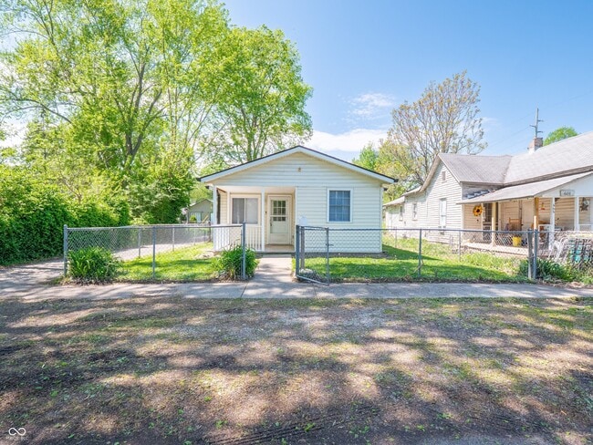 Building Photo - 450 Duane St