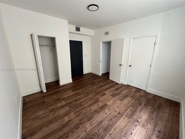 Photo - 321 SW 9th Ave Unit 03