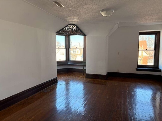 Photo - 331 Chestnut St