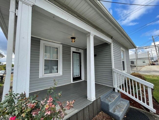 Photo - Cute Efficient Home Downtown Shelbyville