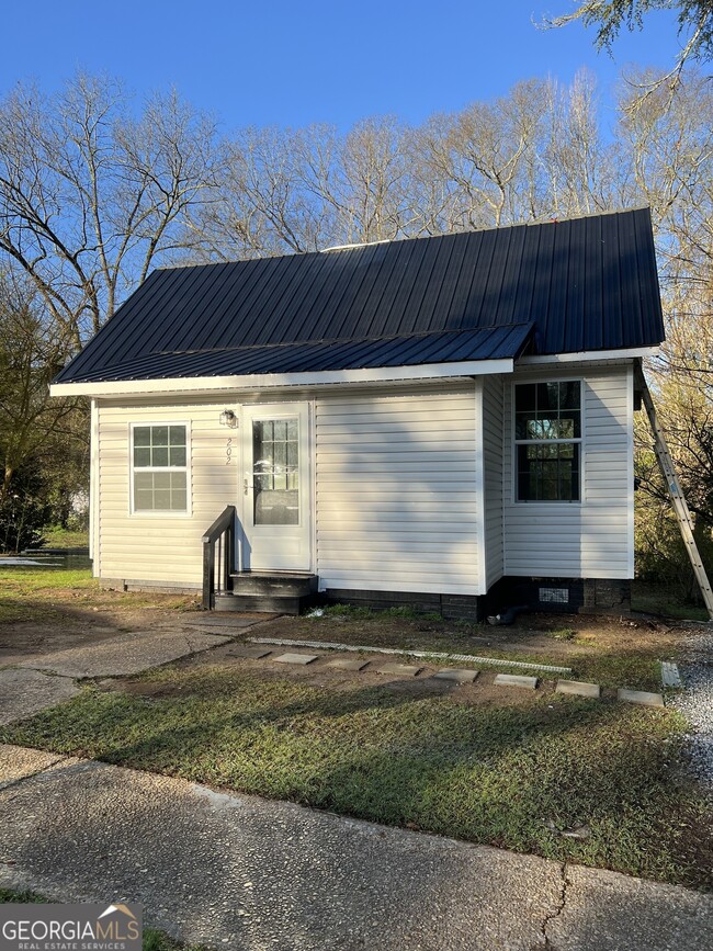 Photo - 202 Granite St House