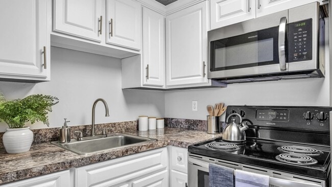 Discover a Culinary Haven in Our Modern, Open-Concept Kitchens! - Edgewood Court