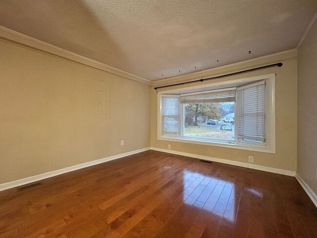 Photo - Welcome to this charming home in the desirable cul-de-sac of Hampton, VA. "ASK ABOUT OUR ZERO DEP...