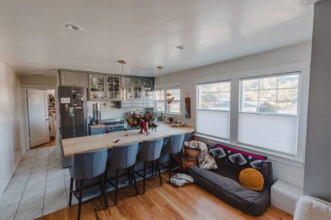 Building Photo - 687 Lincoln St Unit 691 C