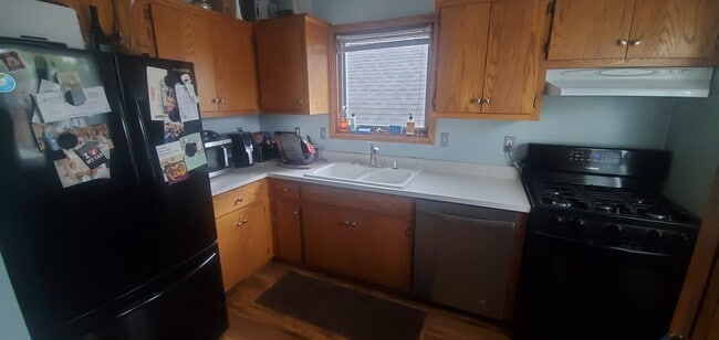 Building Photo - 2425 S 75th St Unit #1 Lower