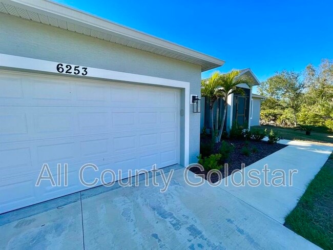 Photo - 6253 Magee St