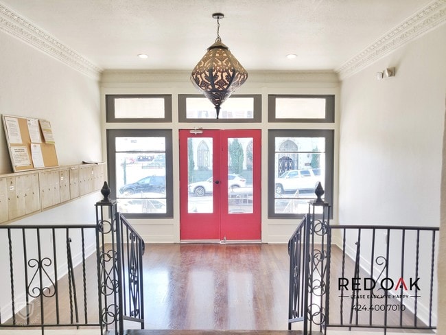 Photo - 1818 Whitley Ave Unidad 106