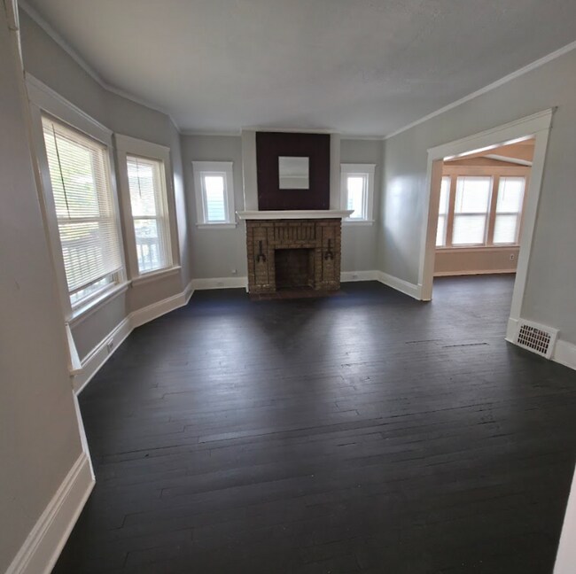 Photo - 747 E 117th St Unit 1