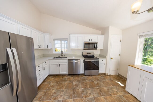 Photo - One Level Ranch Home in Washougal - 3 Bedroom, 2 Bathroom