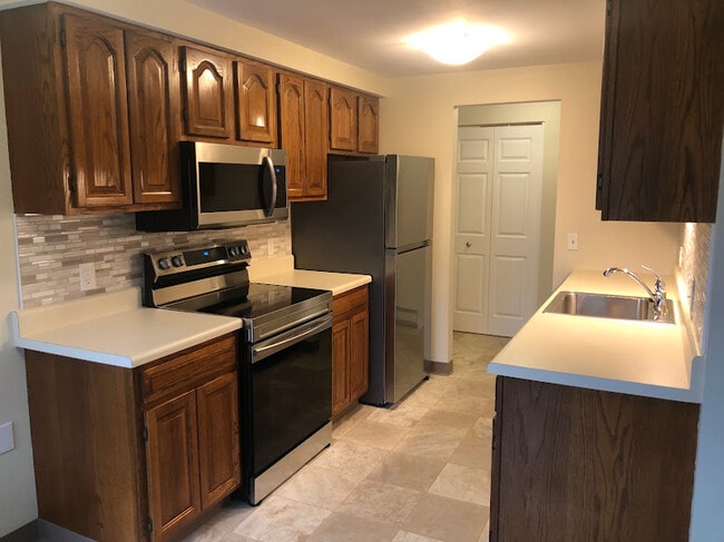 Galley kitchen - 64 Watertree Dr Unit 64 Watertree Drive