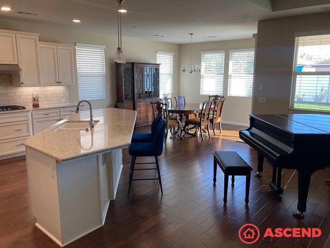 Photo - Beautiful 3 Bed, 2.5 Bath HOA Home with Fireplace & Modern Amenities