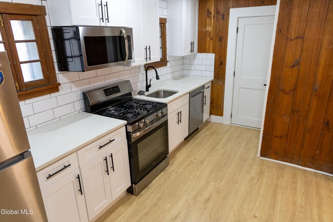 Building Photo - 11 Jefferson St Unit 1A