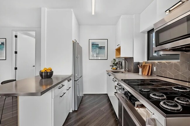 250 E Houston St Unit 9C