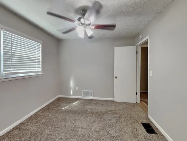 Photo - 4174 Renfrew Ct SW