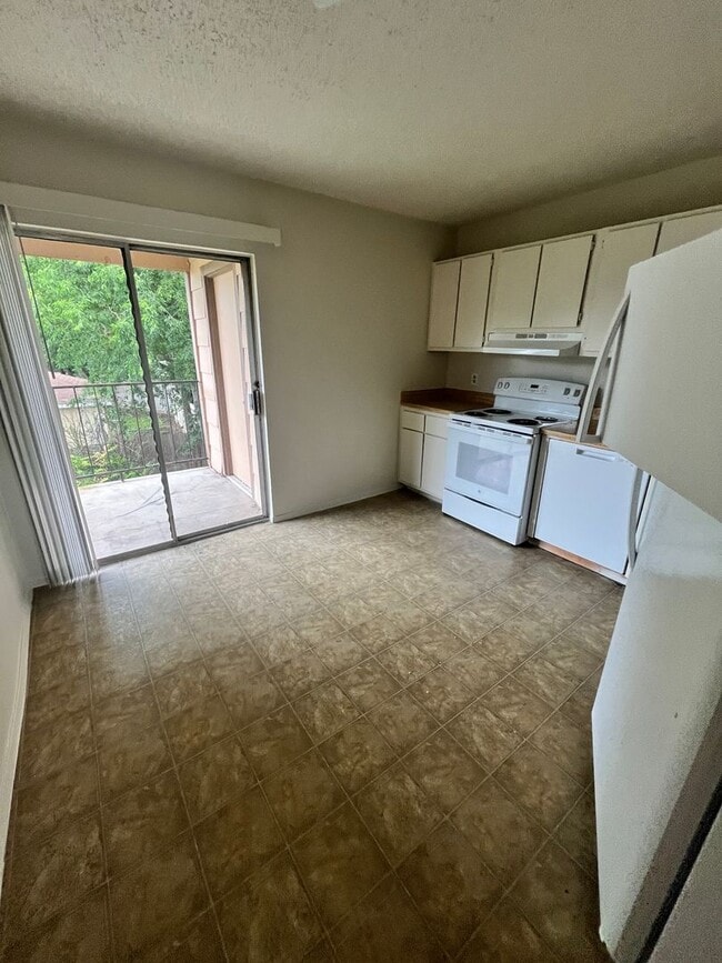 Photo - Cedarhill Apartments Unit D