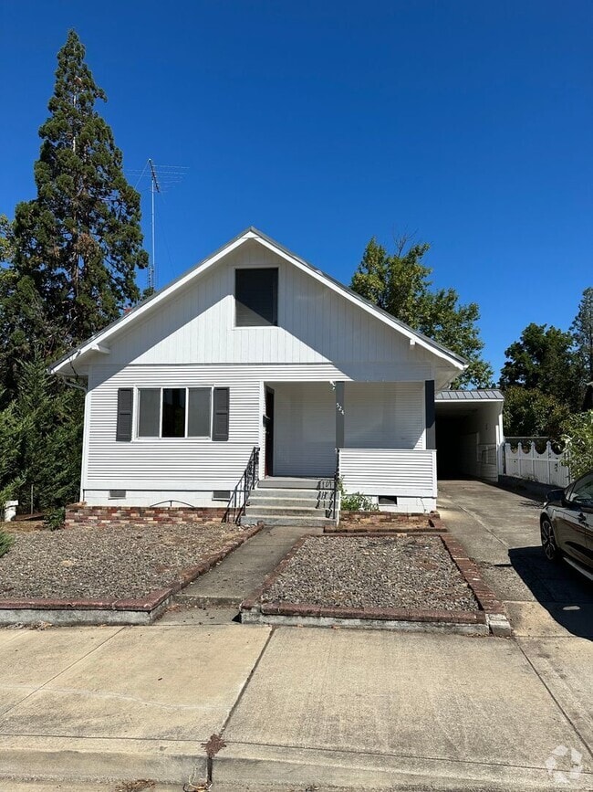 Building Photo - Roseburg 2 bedroom 2 bath home
