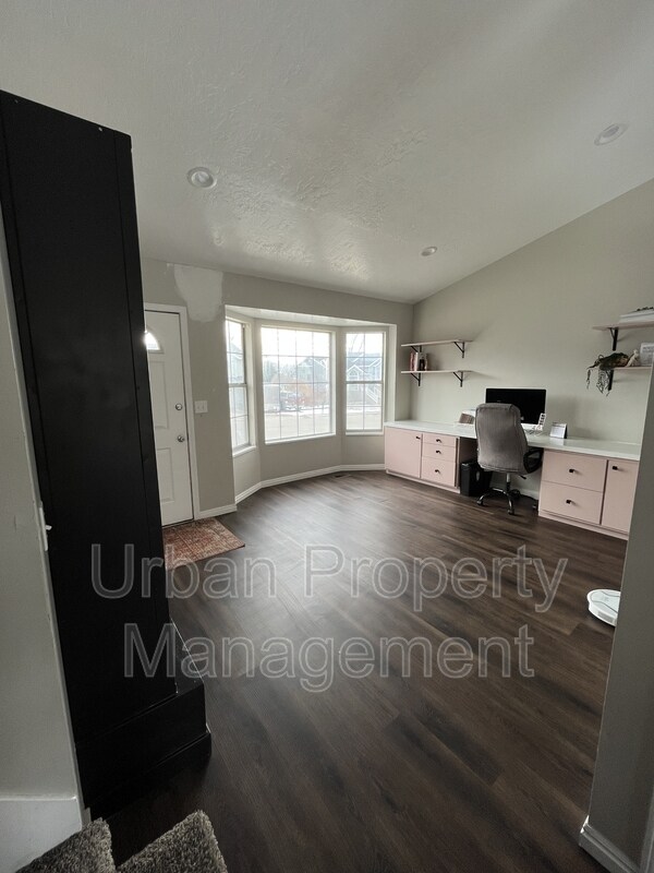 Photo - 734 W 2220 N