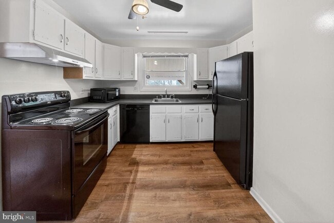 Building Photo - 2890 Balmoral Dr