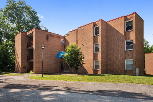 3 bed/2 bath. Close to Campus. Pet Friendly. - 3 bed/2 bath. Close to Campus. Pet Friendly. Condo Unit A2