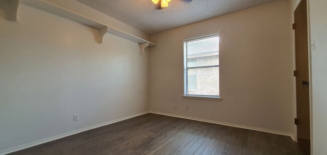 Photo - 2922 N Oakes St