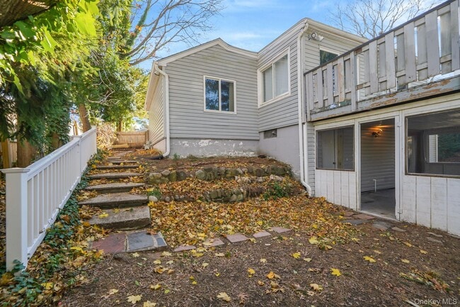 Building Photo - 11 Amityville Rd